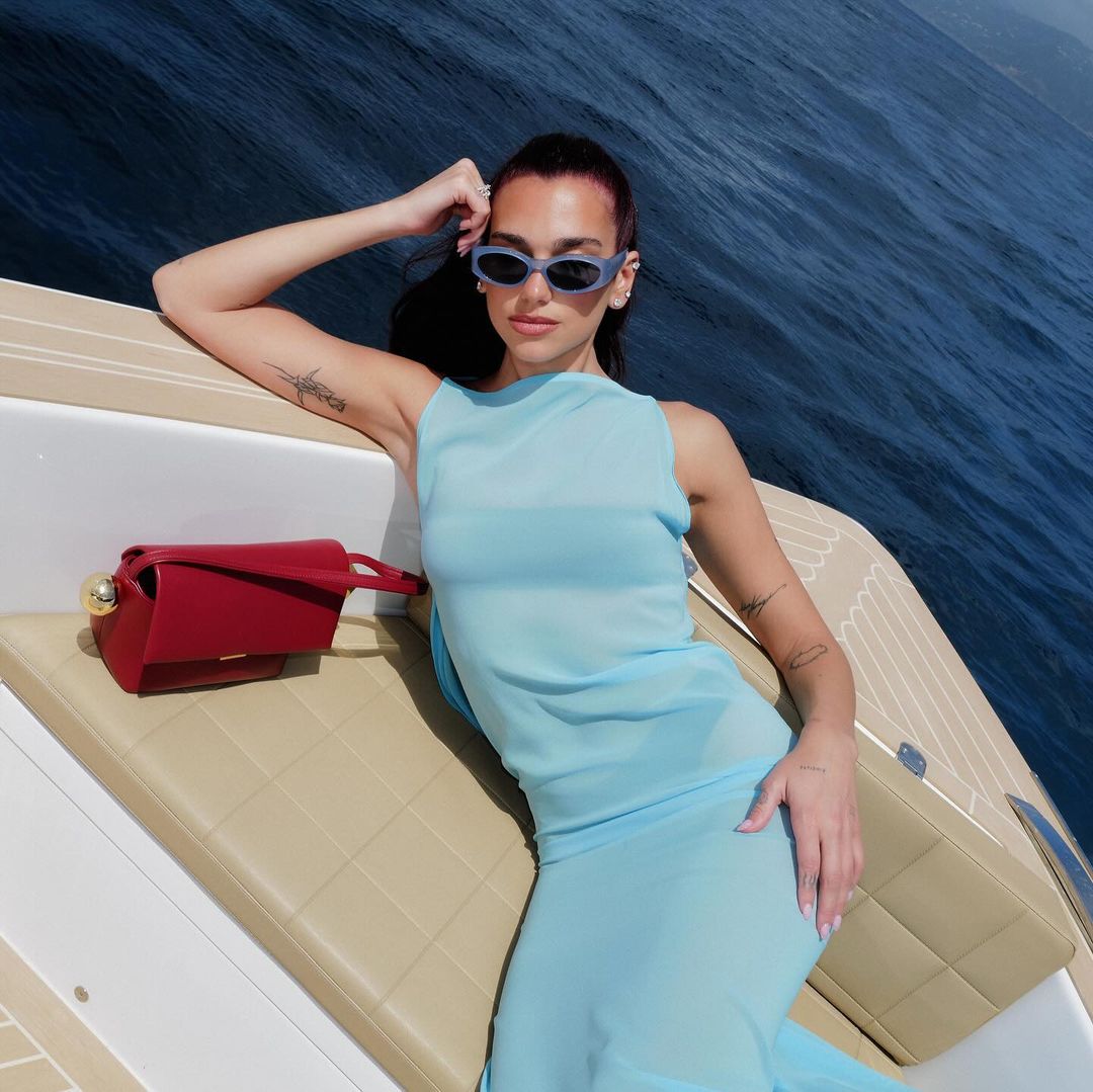 dua-lipa-4~1.jpg (140 KB)