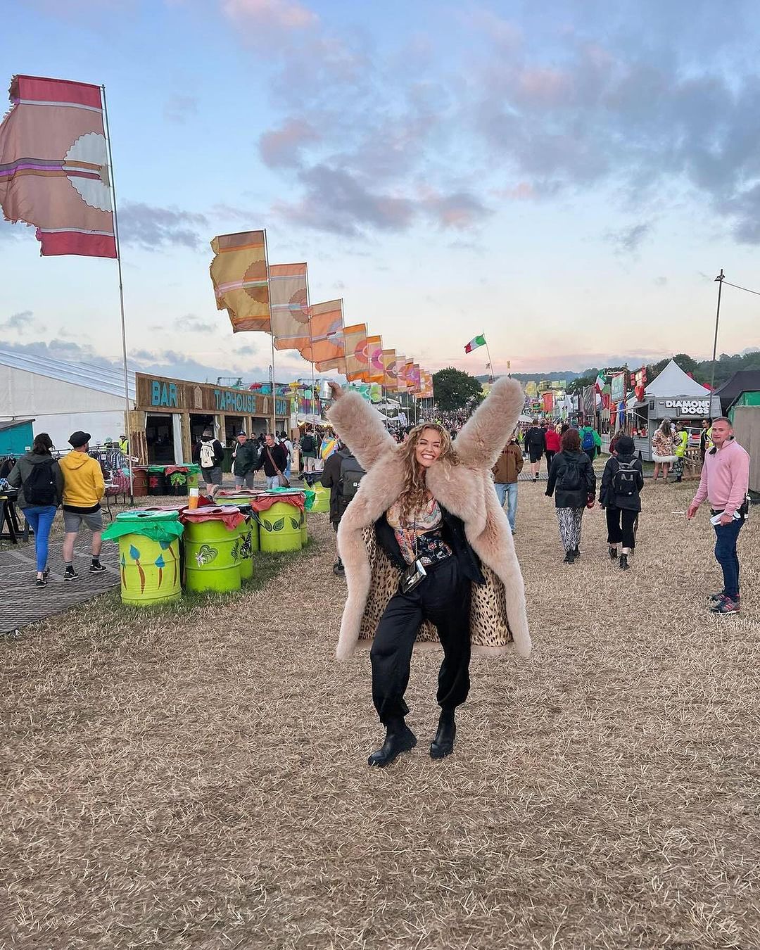 rita-ora.jpg (385 KB)